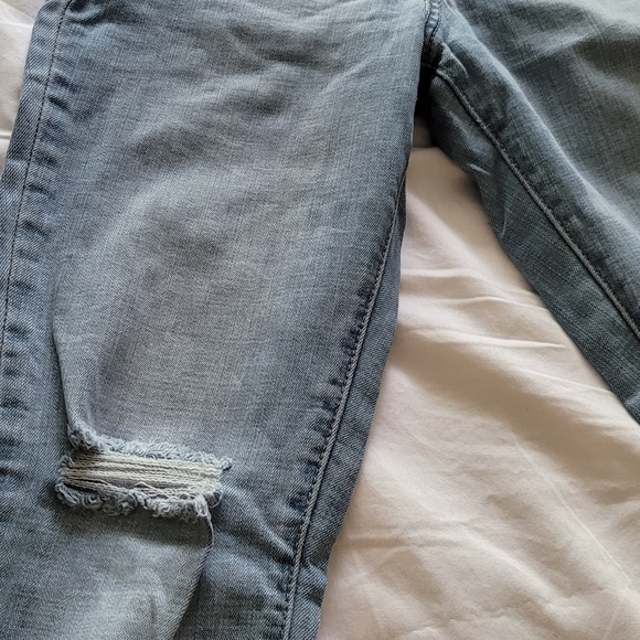 Levi's Slimming Skinny 26 Jeans - Picture 3 of 3